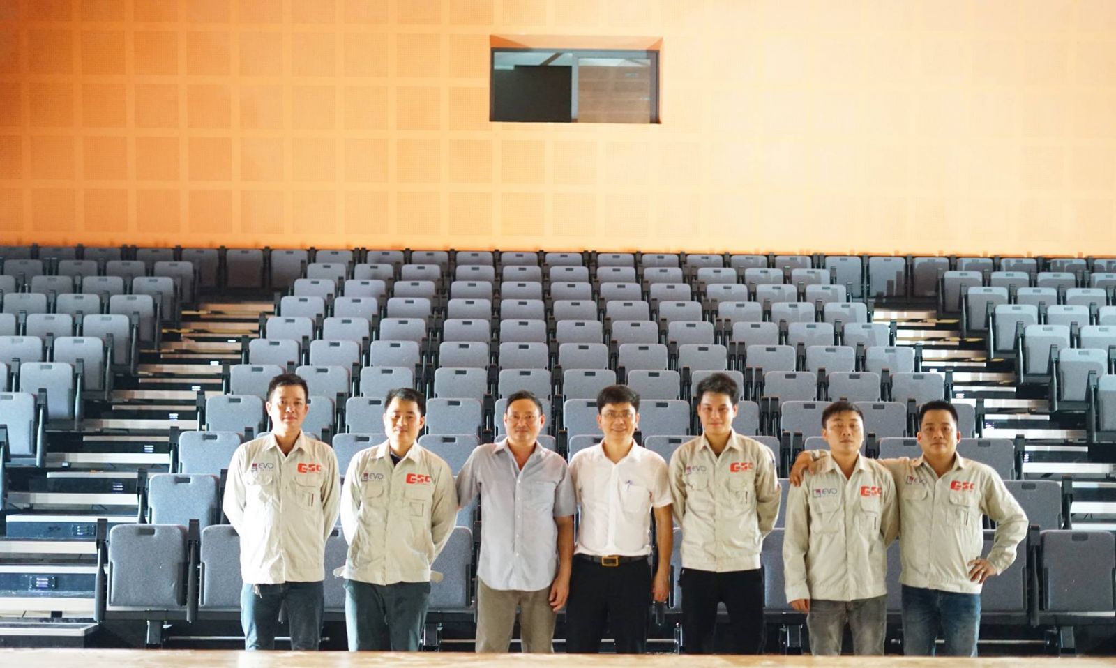 Dự án hệ thống ghế trường quay tự động  Trường Quốc Tế Việt - Pháp