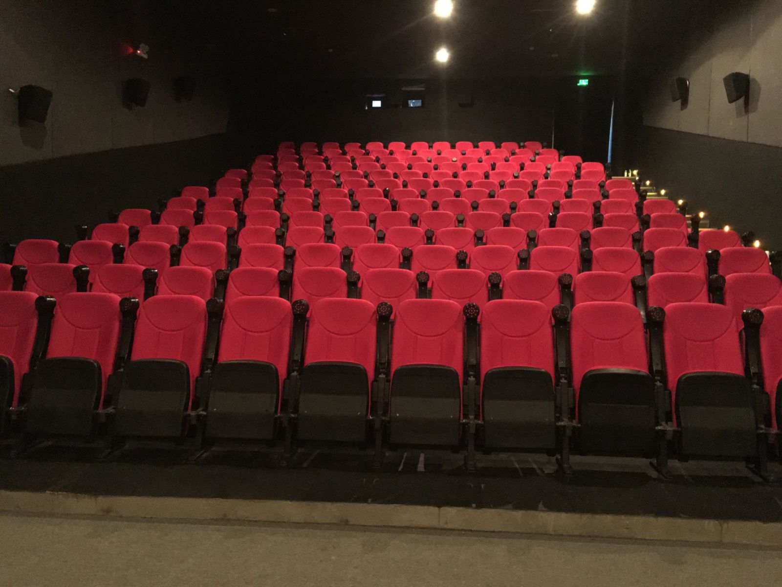 Cận cảnh  rạp chiếu phim đẹp nhất Pleiku - Touch Cinema
