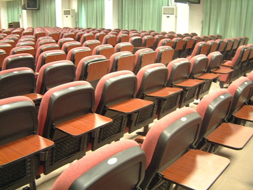 Tại sao nên chọn ghế có bàn cho hội trường ?