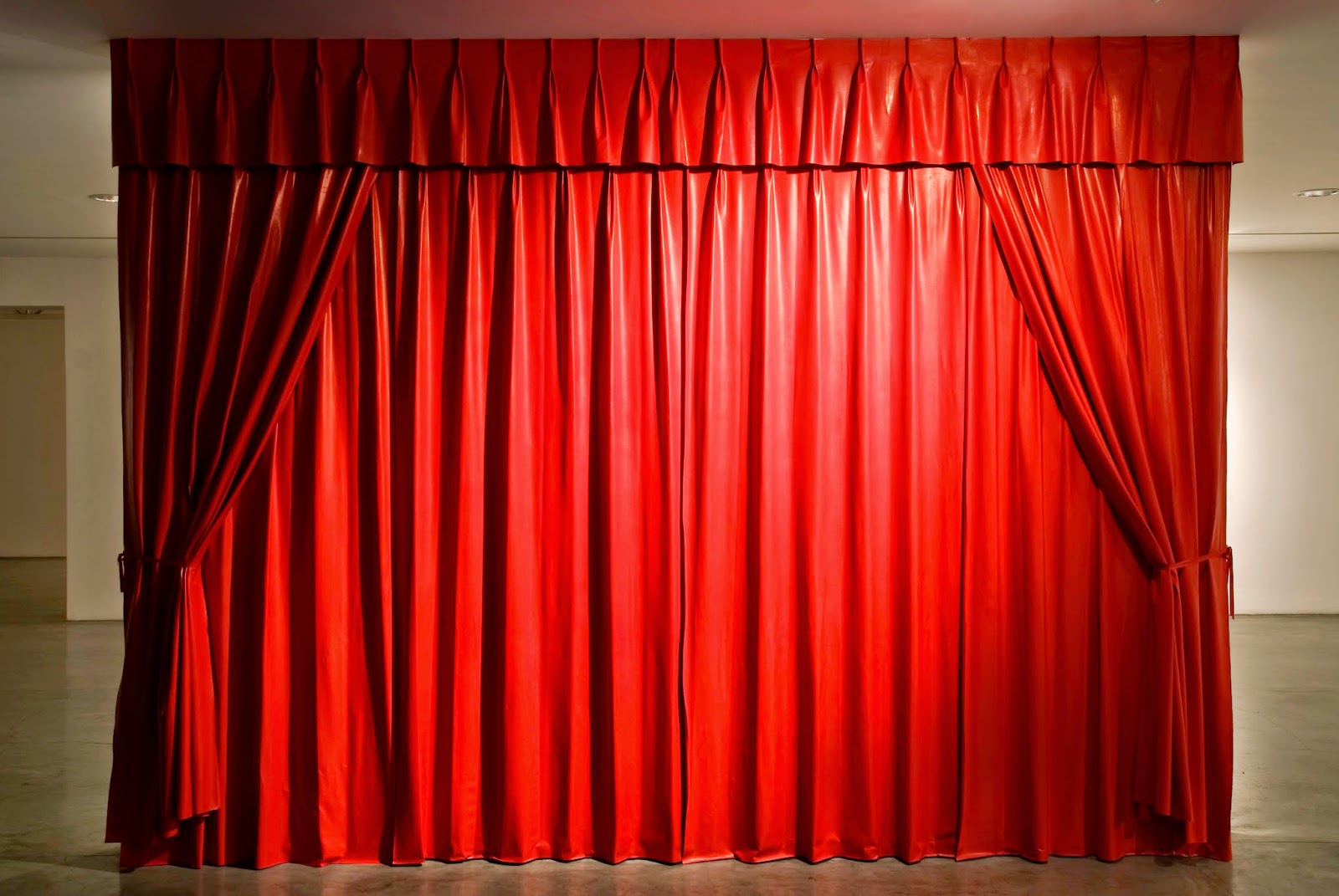 Rèm hội trường sân khấu nên chọn như thế nào?