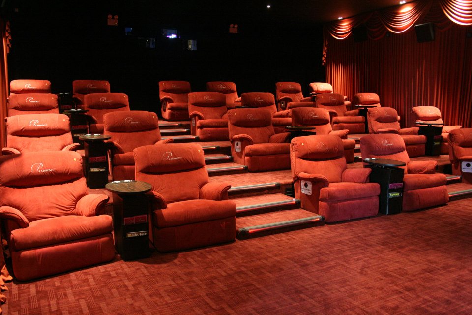 Tại sao nên đầu tư ghế rạp chiếu phim đôi
